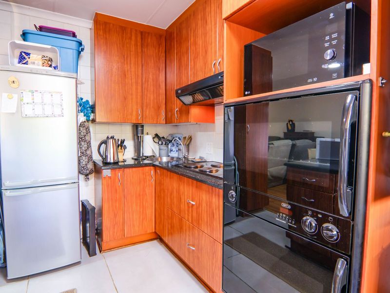 Townhouse For Sale in Eldoraigne - Photo 8