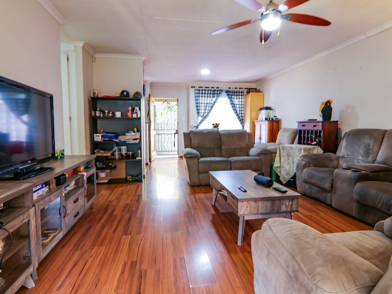 Townhouse For Sale in Eldoraigne - Photo 7