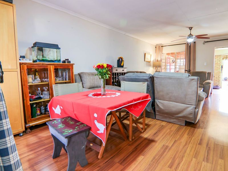 Townhouse For Sale in Eldoraigne - Photo 6