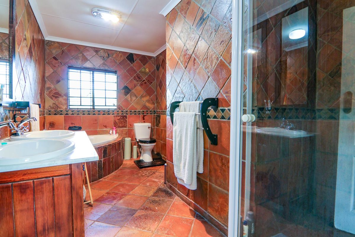 Townhouse For Sale in Eldoraigne - Photo 5