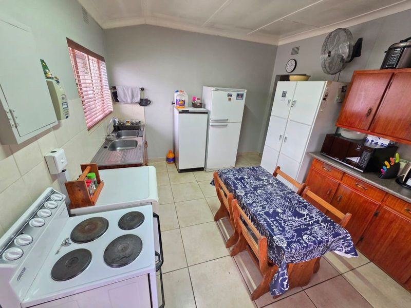 House For Sale in Beaconsfield - Photo 6