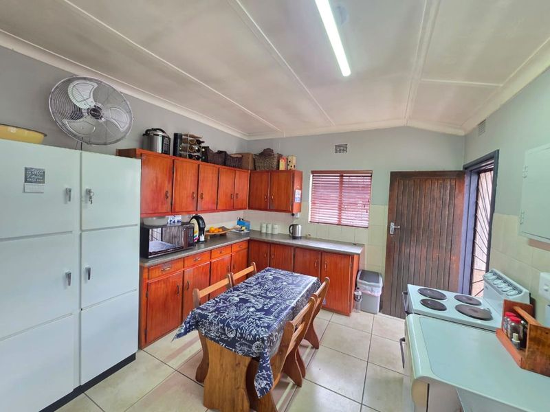 House For Sale in Beaconsfield - Photo 5