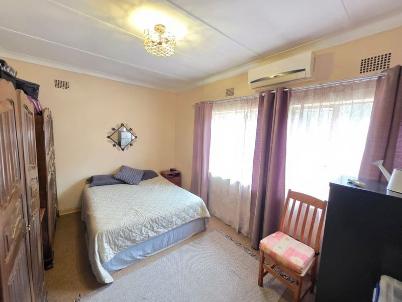 House For Sale in Beaconsfield - Photo 10