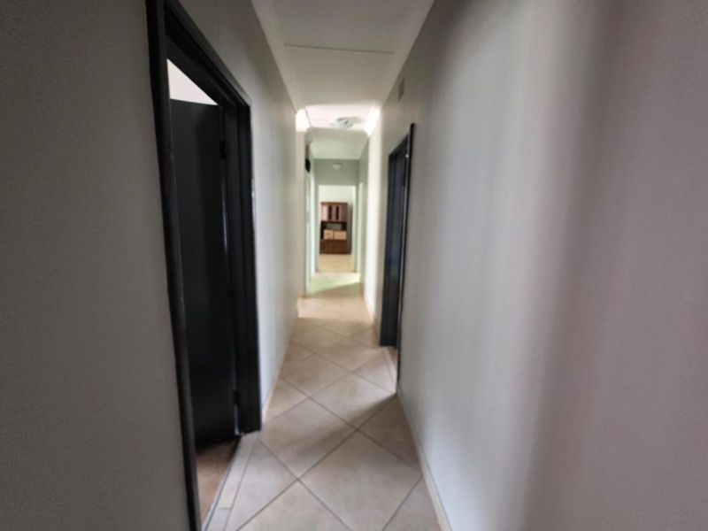 House For Sale in Beaconsfield - Photo 8