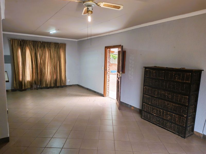 House For Sale in Modimolle Central - Photo 4