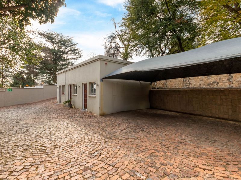 House For Sale in Bryanston - Photo 9