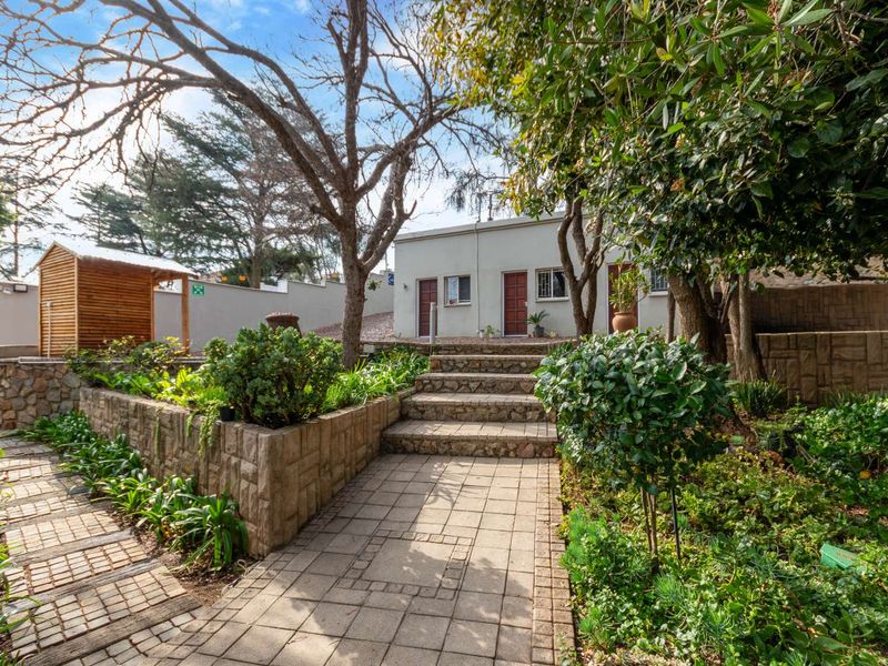 House For Sale in Bryanston - Photo 2