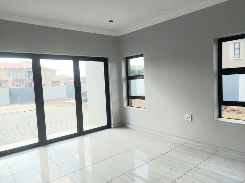 House For Sale in Savannah Country Estate - Photo 10