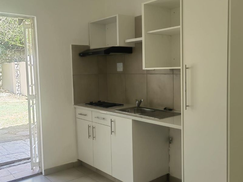 Apartment To Rent in Beverley Gardens - Photo 2