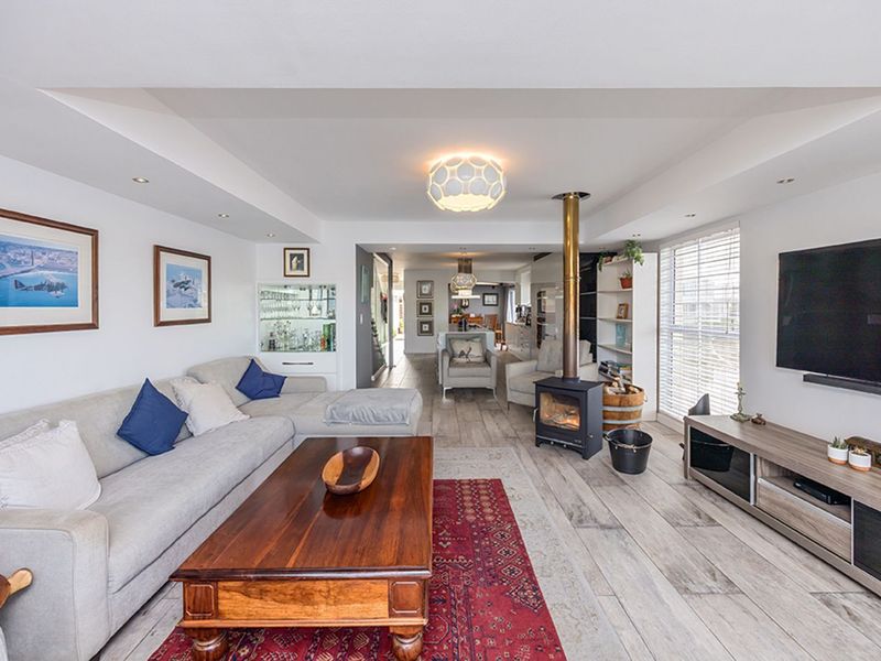 House For Sale in Woodbridge Island - Photo 8