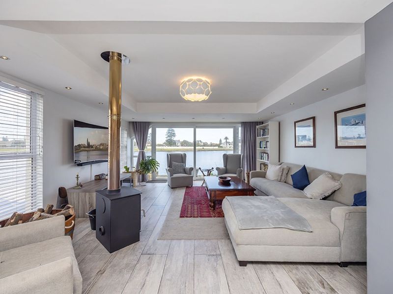 House For Sale in Woodbridge Island - Photo 7