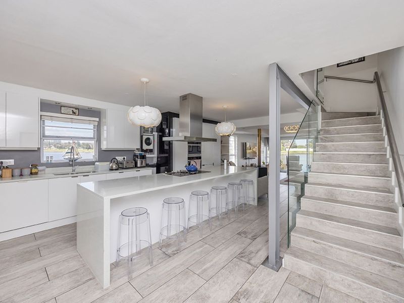 House For Sale in Woodbridge Island - Photo 4