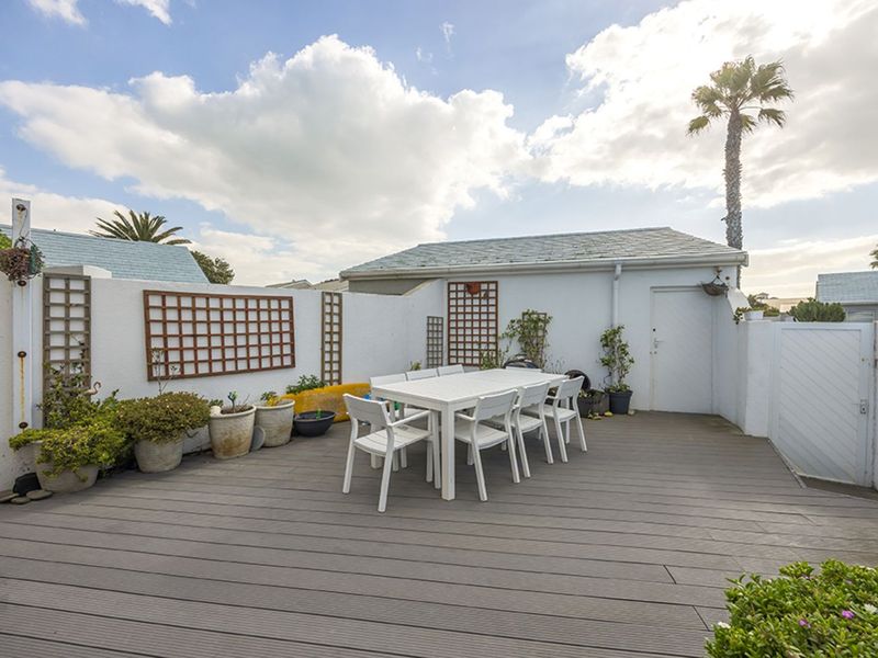 House For Sale in Woodbridge Island - Photo 5