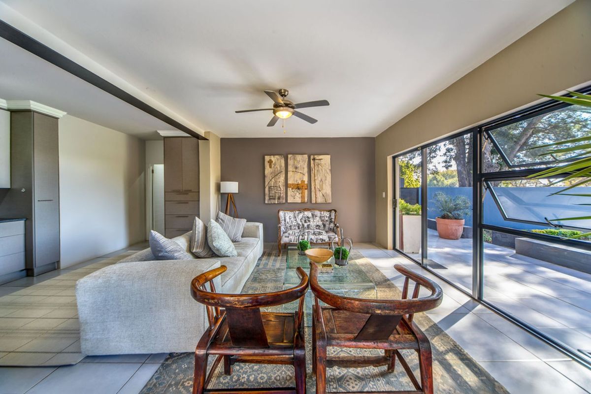 House For Sale in Waterkloof - Photo 2