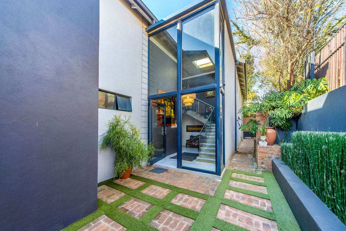 House For Sale in Waterkloof - Photo 3