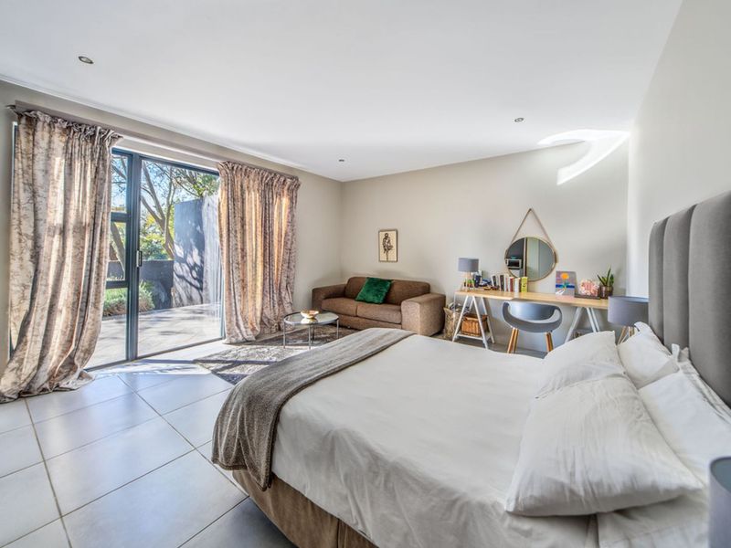 House For Sale in Waterkloof - Photo 10