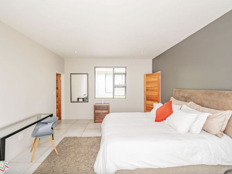 House For Sale in Waterkloof - Photo 9