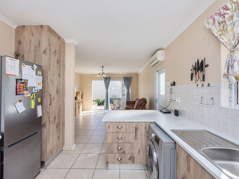 House For Sale in Sunningdale - Photo 9