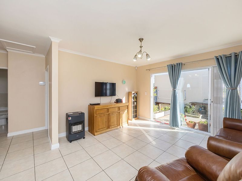 House For Sale in Sunningdale - Photo 3