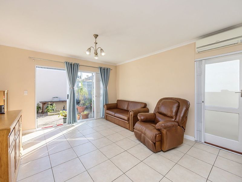 House For Sale in Sunningdale - Photo 2