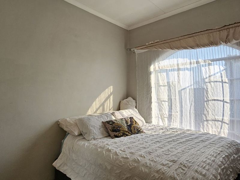 Townhouse For Sale in Mooikloof Ridge - Photo 6