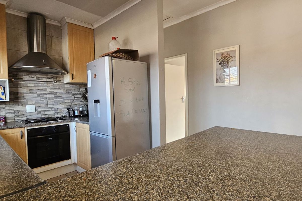 Townhouse For Sale in Mooikloof Ridge - Photo 3