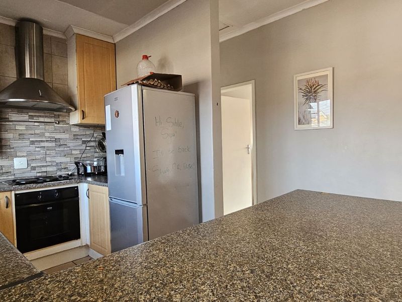 Townhouse For Sale in Mooikloof Ridge - Photo 3