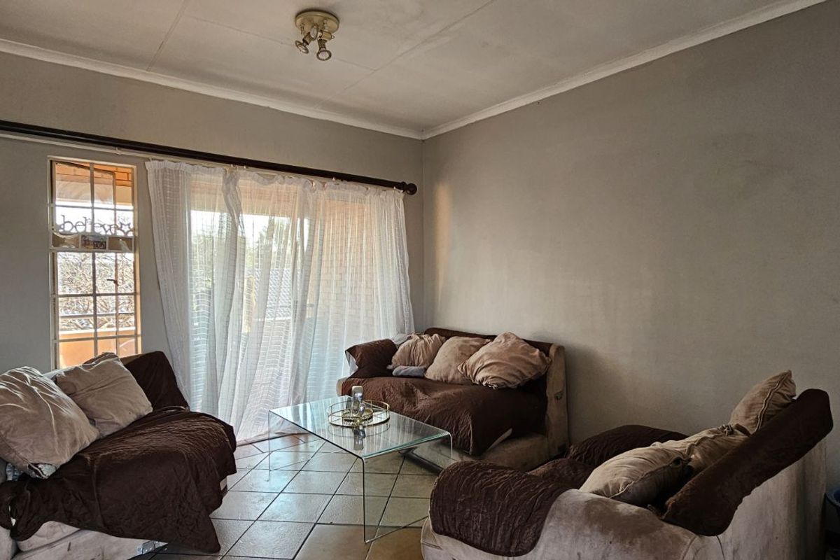 Townhouse For Sale in Mooikloof Ridge - Photo 4