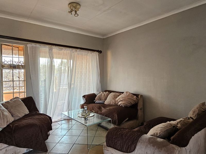 Townhouse For Sale in Mooikloof Ridge - Photo 4