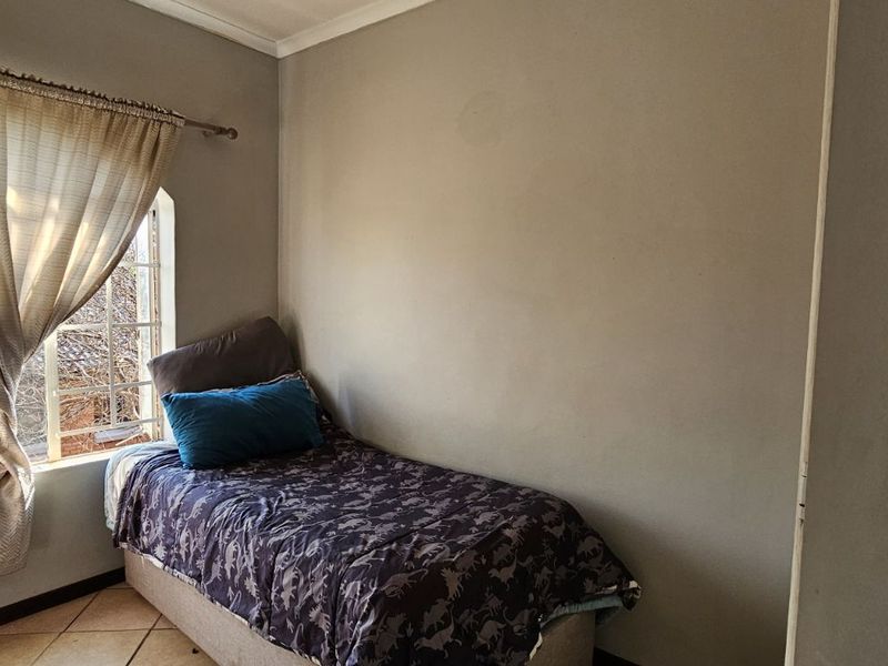 Townhouse For Sale in Mooikloof Ridge - Photo 9