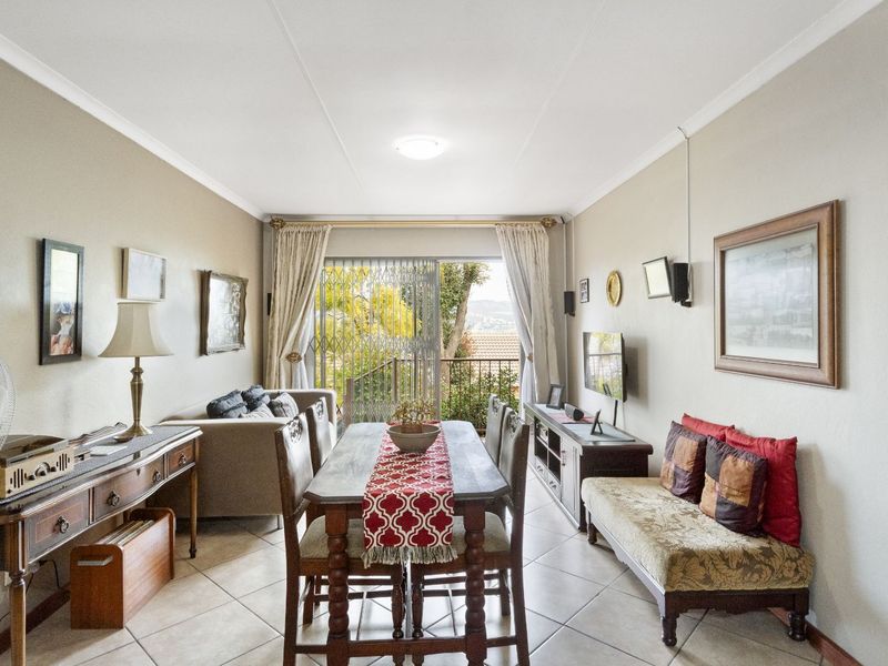 Townhouse For Sale in Wilgeheuwel - Photo 2