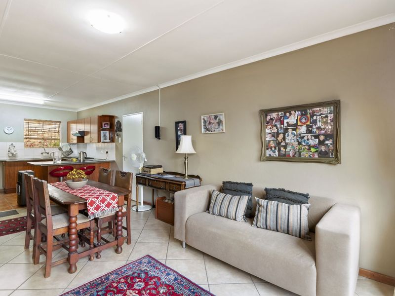 Townhouse For Sale in Wilgeheuwel - Photo 4