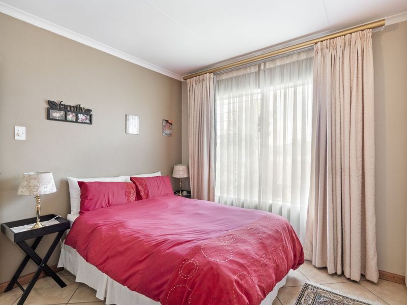 Townhouse For Sale in Wilgeheuwel - Photo 9