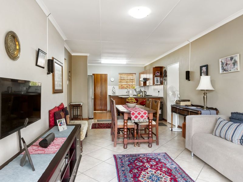 Townhouse For Sale in Wilgeheuwel - Photo 5