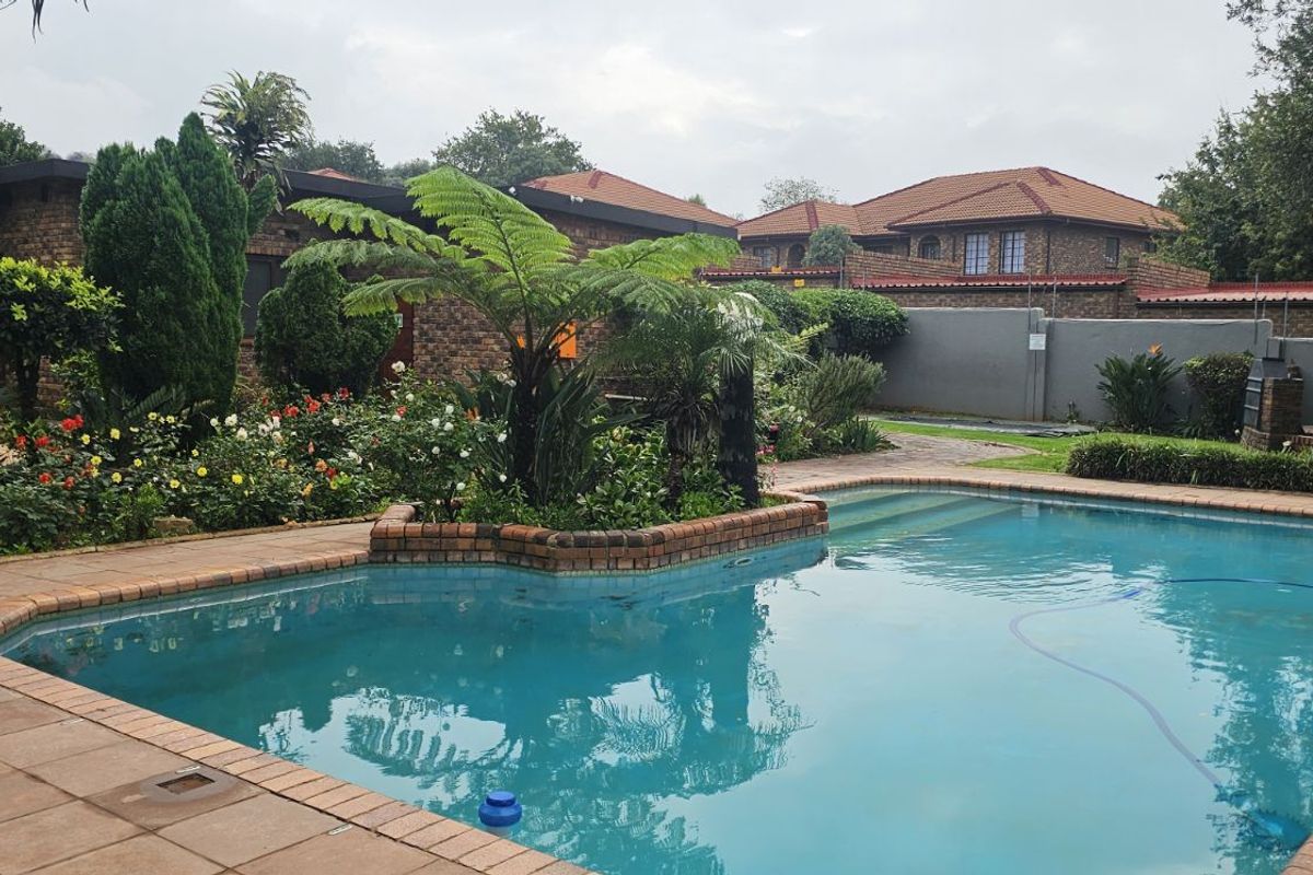 Apartment For Sale in Northgate - Photo 2