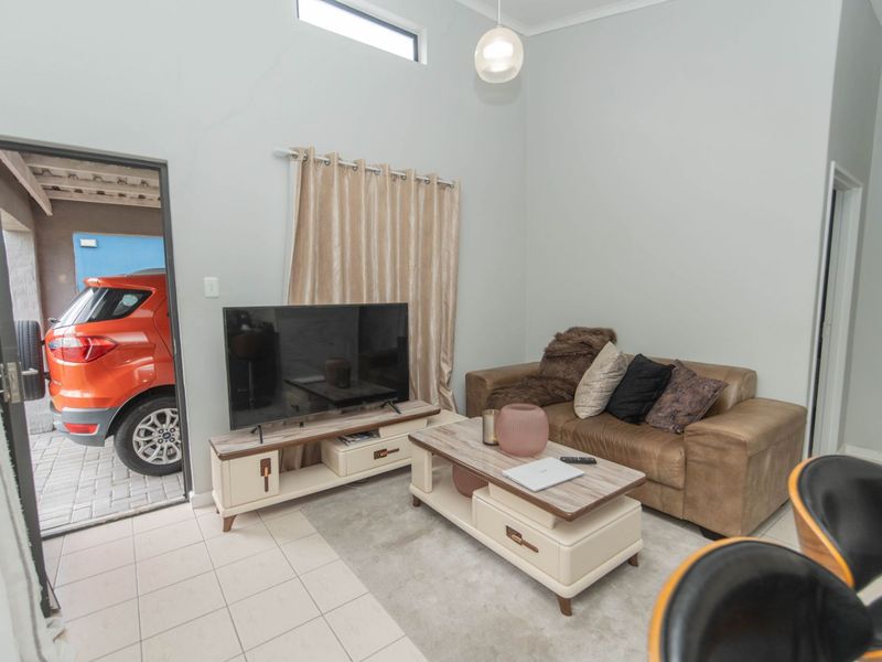 House For Sale in Parsonsvlei - Photo 3