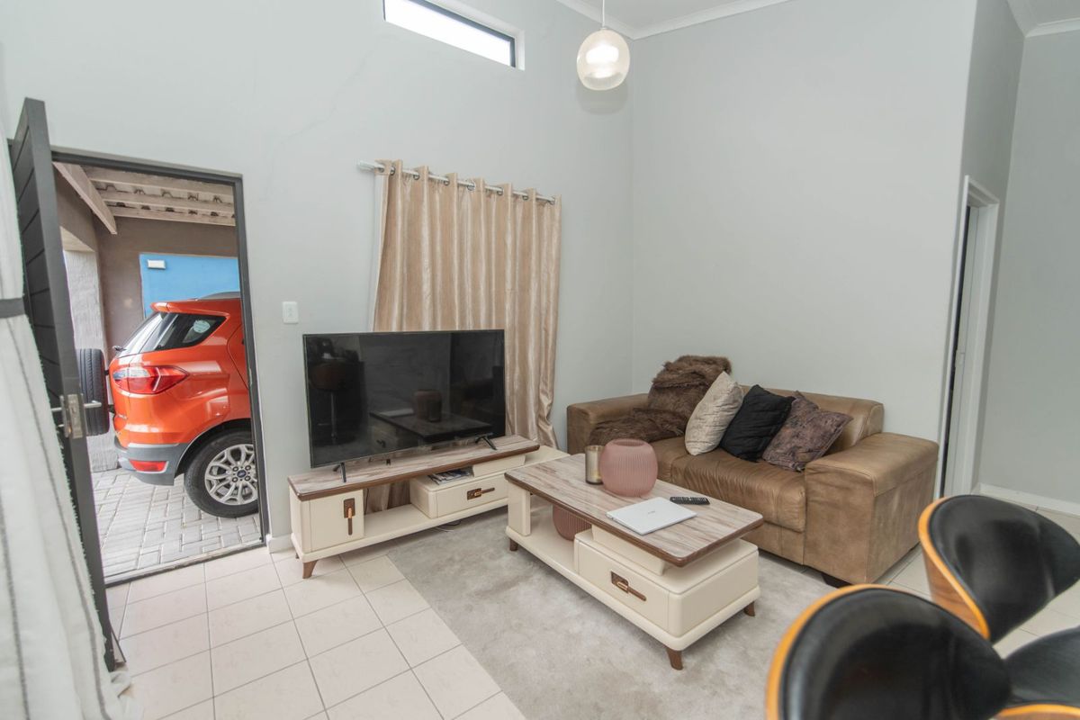 House For Sale in Parsonsvlei - Photo 3