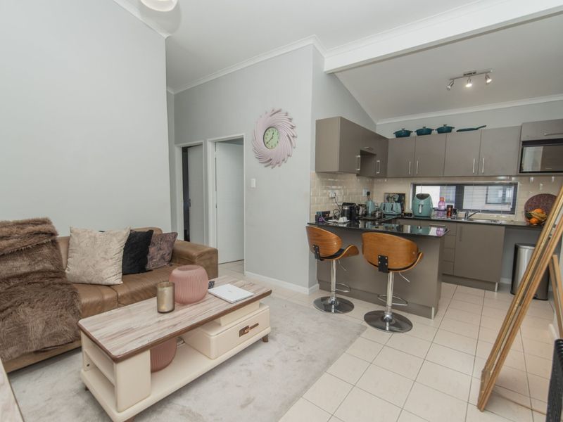 House For Sale in Parsonsvlei - Photo 4