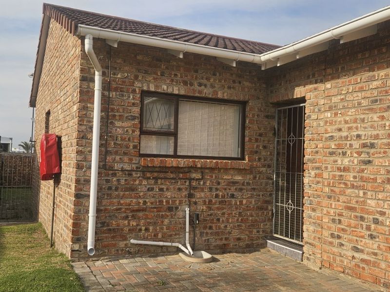 Townhouse For Sale in Kabega - Photo 2
