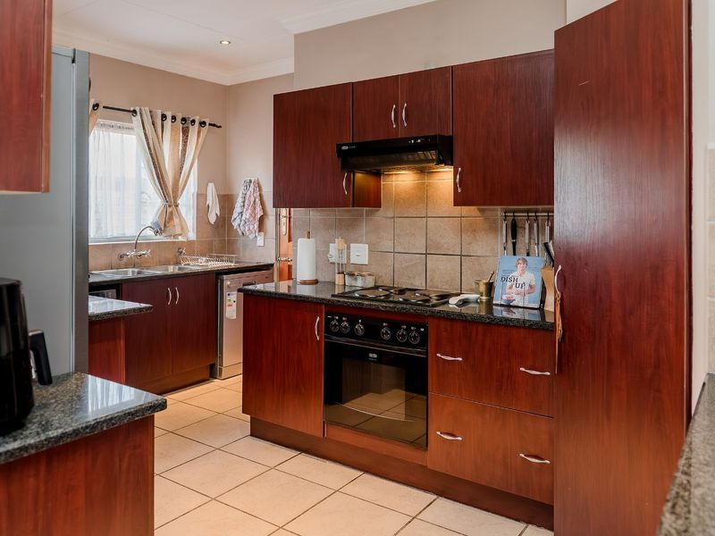 House For Sale in Equestria - Photo 2