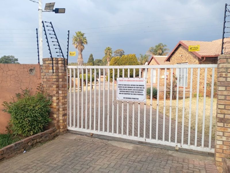 Townhouse For Sale in Georginia - Photo 5