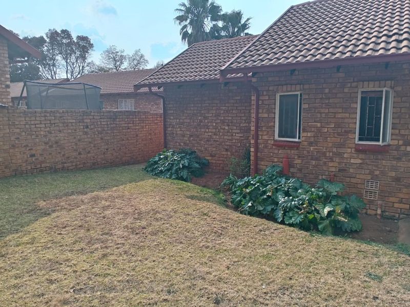 Townhouse For Sale in Georginia - Photo 8