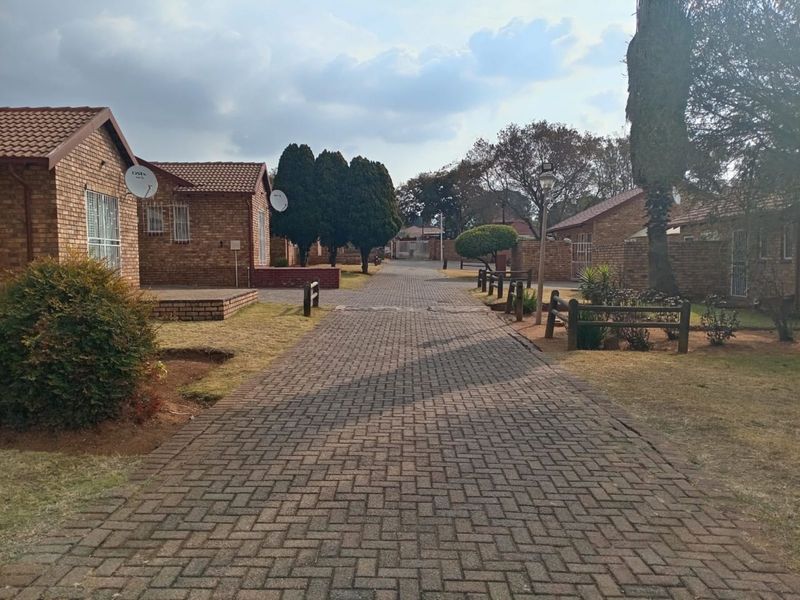 Townhouse For Sale in Georginia - Photo 6