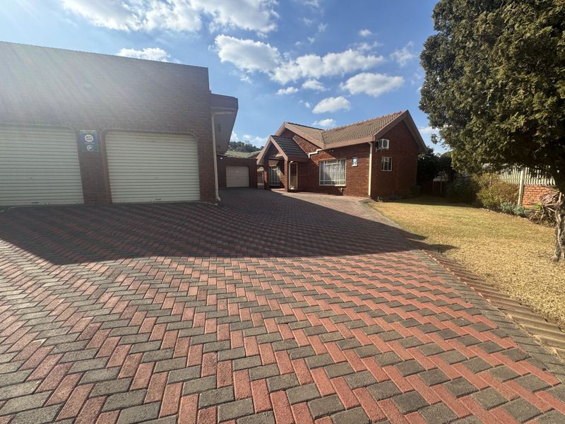 House For Sale in Laudium Ext 3 - Photo 3