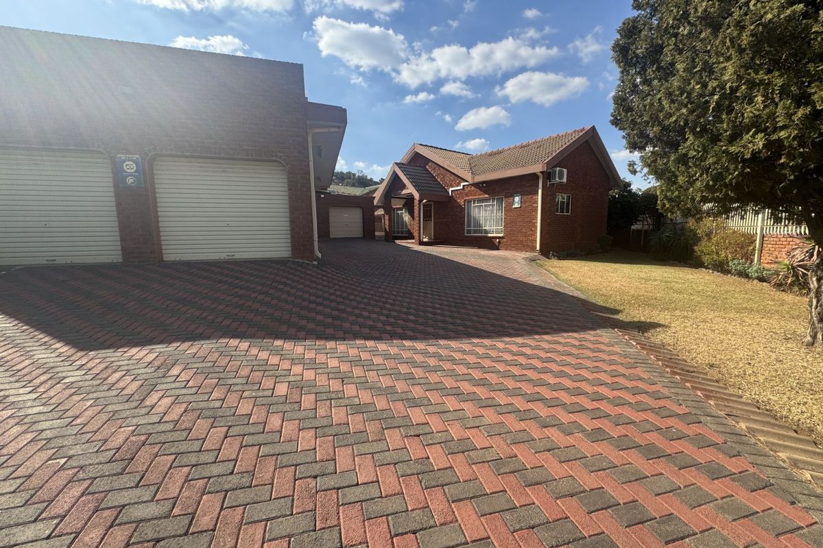 House For Sale in Laudium Ext 3 - Photo 3