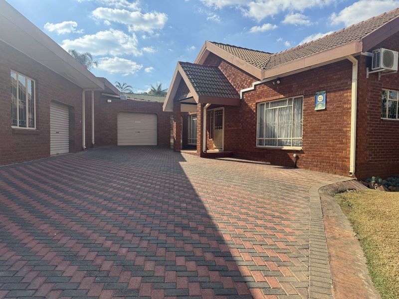 House For Sale in Laudium Ext 3 - Photo 4