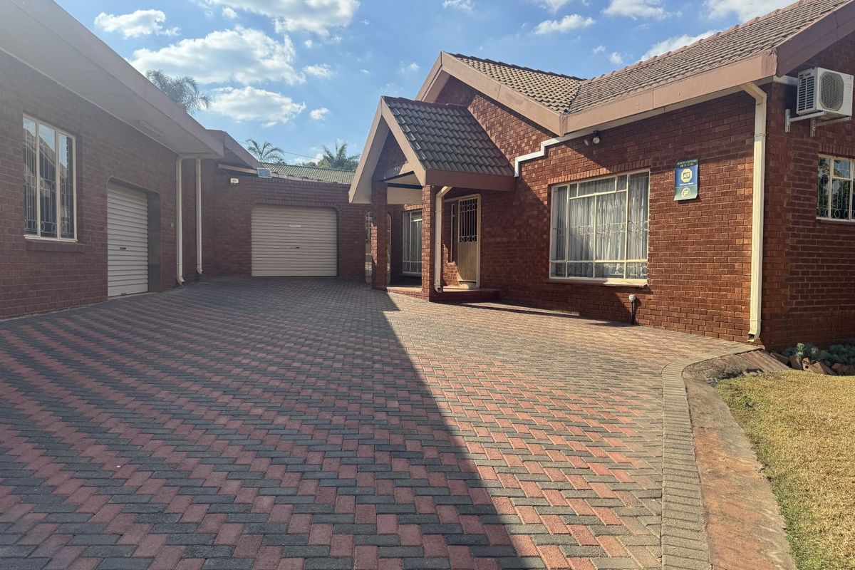 House For Sale in Laudium Ext 3 - Photo 4