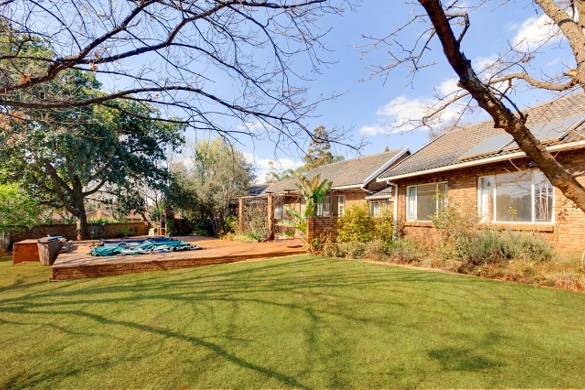House For Sale in Eldoraigne - Photo 2