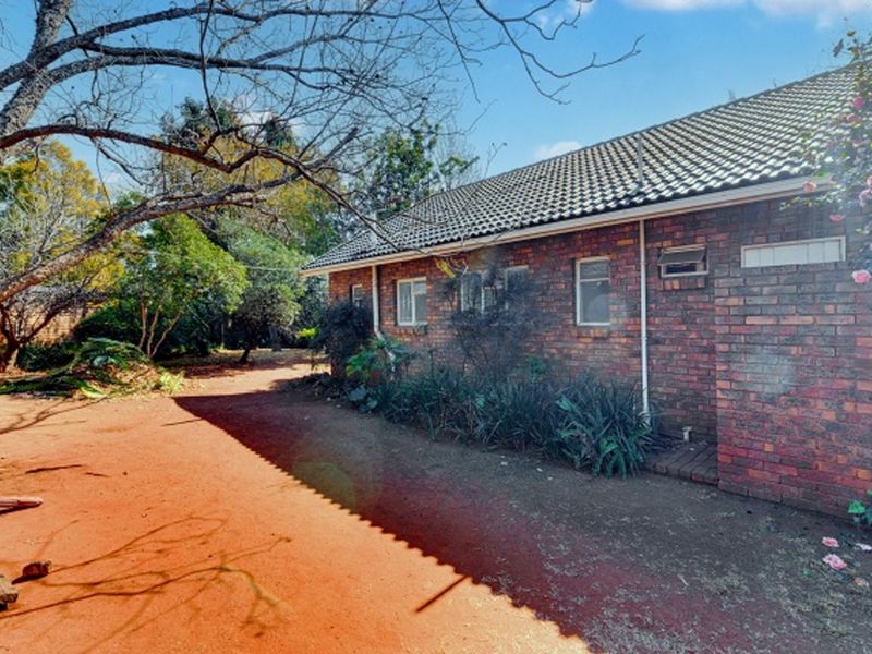 House For Sale in Eldoraigne - Photo 3