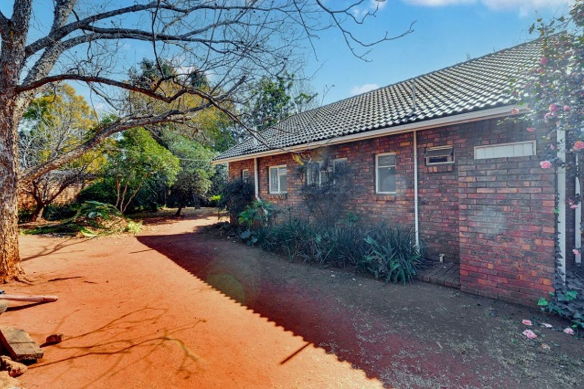 House For Sale in Eldoraigne - Photo 3